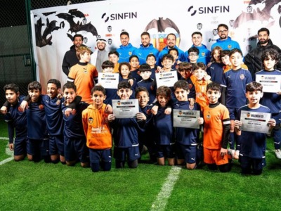 Young players training at the Valencia CF camp in Kuwait.